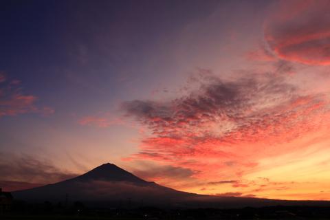 富士山と朝焼けの写真