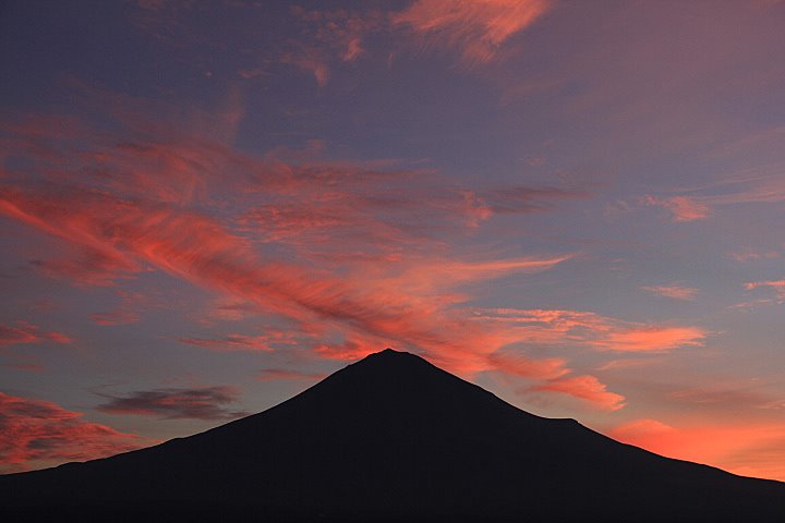 富士山と朝焼けの写真