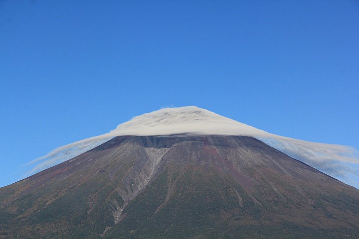 富士山と笠雲の写真