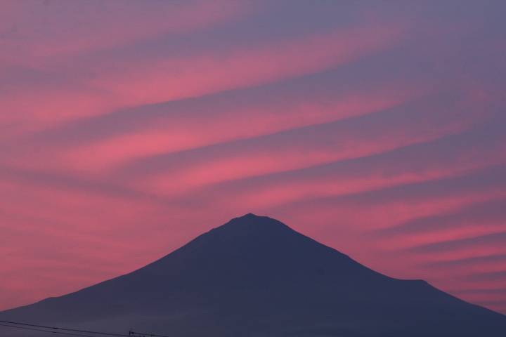 夕焼けの富士山の写真