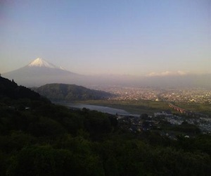 富士川サービスエリア付近の山からの富士山の写真