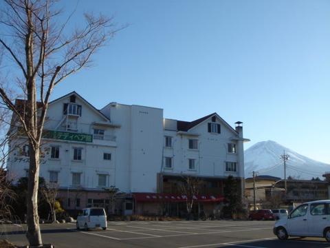 河口湖テディベア館と富士山の写真